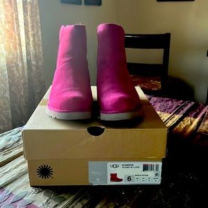 Womens UGG boots in Victoria secret pink size 6